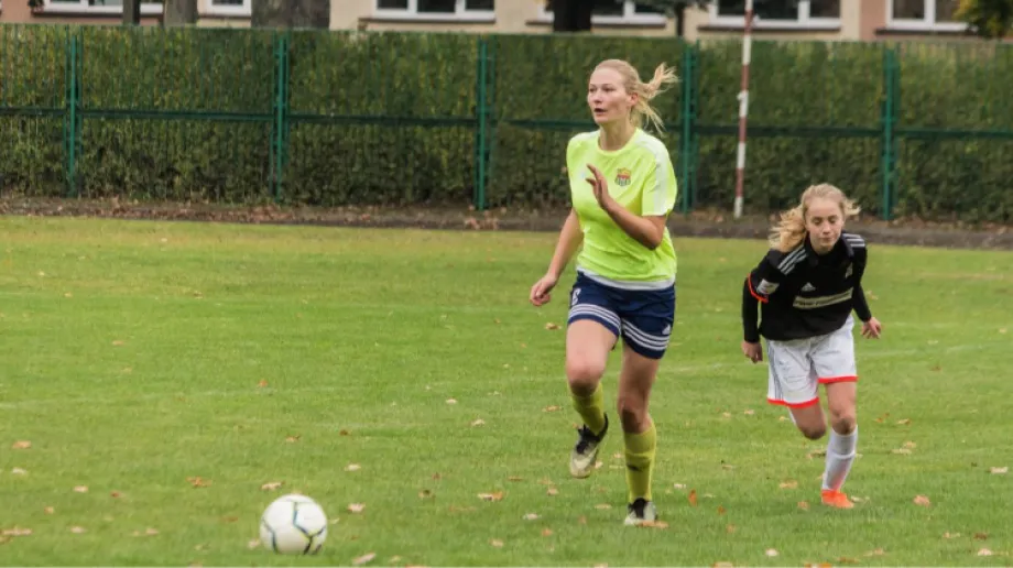 Podopieczne trenera Michała Kacprzaka w dwunastej kolejce rozgrywek III ligi kobiet w grupie mazowieckiej musiały uznać wyższość rywalek. Na 