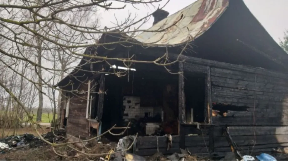 Dach nad głową stracił Jarosław Badurek z Nagoszewki Pierwszej (gm. Ostrów Mazowiecka). Na skutek pożaru, który wybuchł 22 listopada br. m?