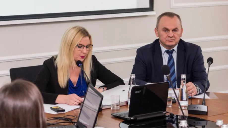 W sali konferencyjnej Starostwa Powiatowego w Ostrowi Mazowieckiej, w czwartek 14 listopada, odbyła się sesja rady powiatu. Obecnych dwunastu rad