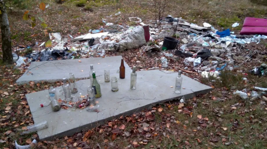 Chciałem podzielić się materiałem z wycieczki po okolicach Ostrowi Mazowieckiej. Na terenie znajdującym się wzdłuż torów w kierunki Jelone