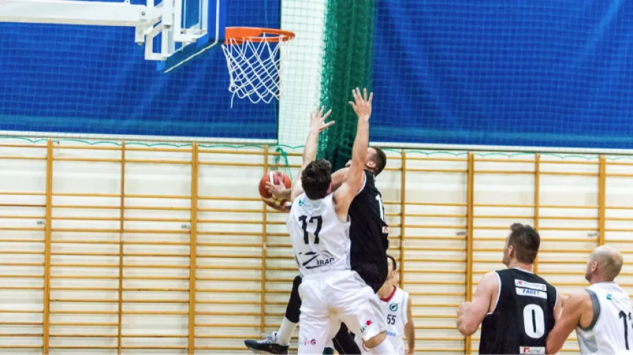 Ostrowska drużyna po ostatniej dotkliwej porażce z Dzikami Warszawa, chciała powrócić na zwycięską ścieżkę jednak i tym razem musiała pr