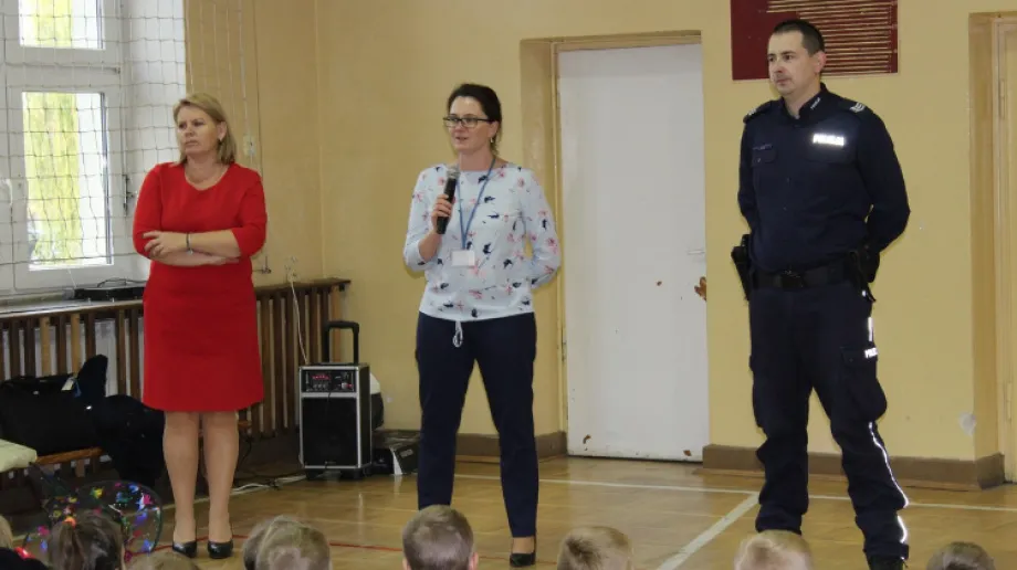 Niedawno nastąpiła zmiana czasu na zimowy, co oznacza, że za oknem szybko zapada zmrok, a dodatkowo jesienno-zimowa aura nie sprzyja dobrej wido