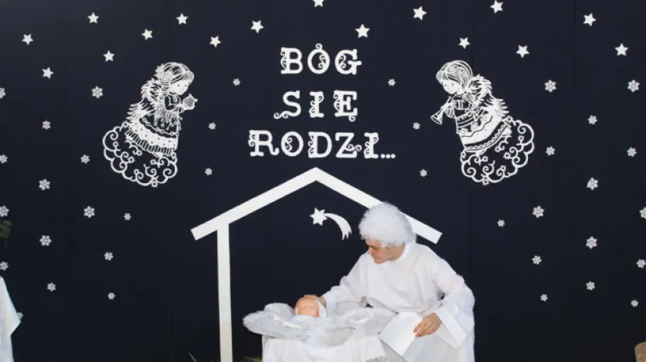 Niezwykłe przedstawienie wystawiła młodzież Zespołu Szkół im. Stanisława Staszica w Małkini Górnej. Uczniowie pod kierunkiem księdza Ada