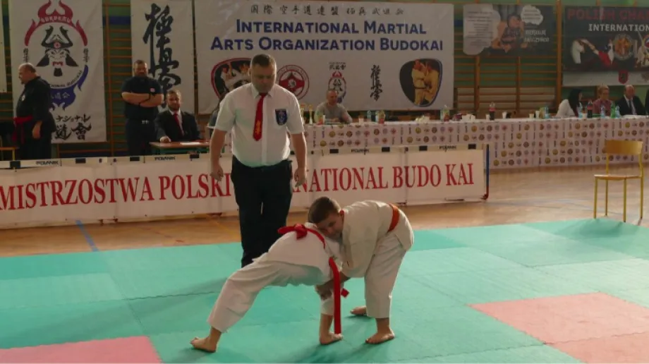 Zawodnicy Klubu Karate Kyokushin Ronin z Bogut-Pianek rywalizowali na międzynarodowych mistrzostwach Polski w Zambrowie. Karatekom reprezentujący
