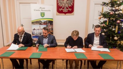 Ostrów Mazowiecka - W sali konferencyjnej miejskiego ratusza podpisano porozumie