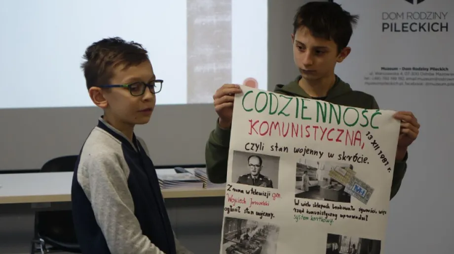 Kolejne spotkanie z cyklu "Przystanek Historia" odbyło się, w miniony piątek 13 grudnia, w budynku starej elektrowni. Uczniowie ostrowskich szk?
