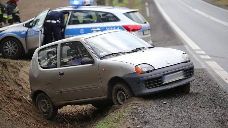Do zdarzenia drogowego z udziałem fiata seicento doszło wczoraj przed południem w pobliżu miejscowości Borowce (gm. Troszyn) na trasie Ostroł