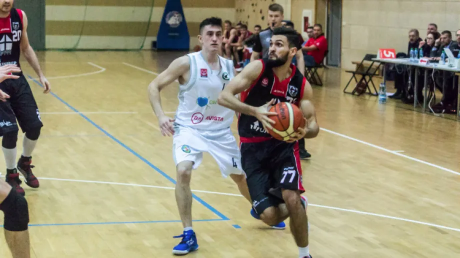 Ostrowski zespół już po raz szósty z rzędu schodził z parkietu pokonany. Tym razem zbyt silny okazał się KKS Tur Basket Bielsk Podlaski. Po