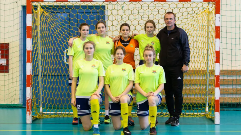 Dwie drużyny piłkarskie KS Raszyn zdominowały tegoroczny Jantar Cup. W hali widowiskowo-sportowej im. Arkadiusza Gołasia w Ostrołęce obie eki