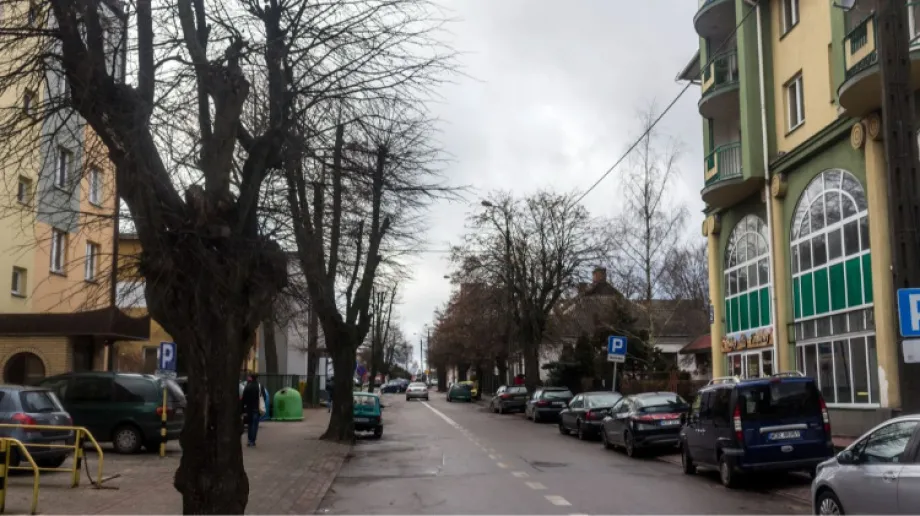 W ostatnich dniach miesiąca będzie nawet 11 stopni ciepła. Do Polski nadal płynie ciepłe atlantyckie powietrze.
Poniedziałek będzie pochmur