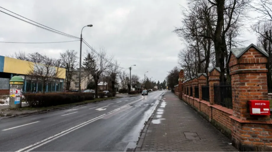 W piątek zachmurzenie duże z przejaśnieniami, okresami opady deszczu, w powiecie ostrowskim początkowo deszczu ze śniegiem.

[reklama]3[/rek