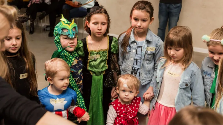W budynku Jatek zorganizowano dla najmłodszych mieszkańców miasta bal karnawałowy. Dzieci przybyły licznie, aby spędzić czwartkowy wieczór 