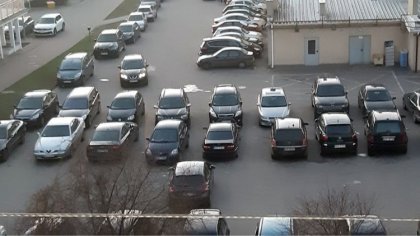 Ostrów Mazowiecka - To widok, jakich wiele na ostrowskich parkingach. Kierowca, 