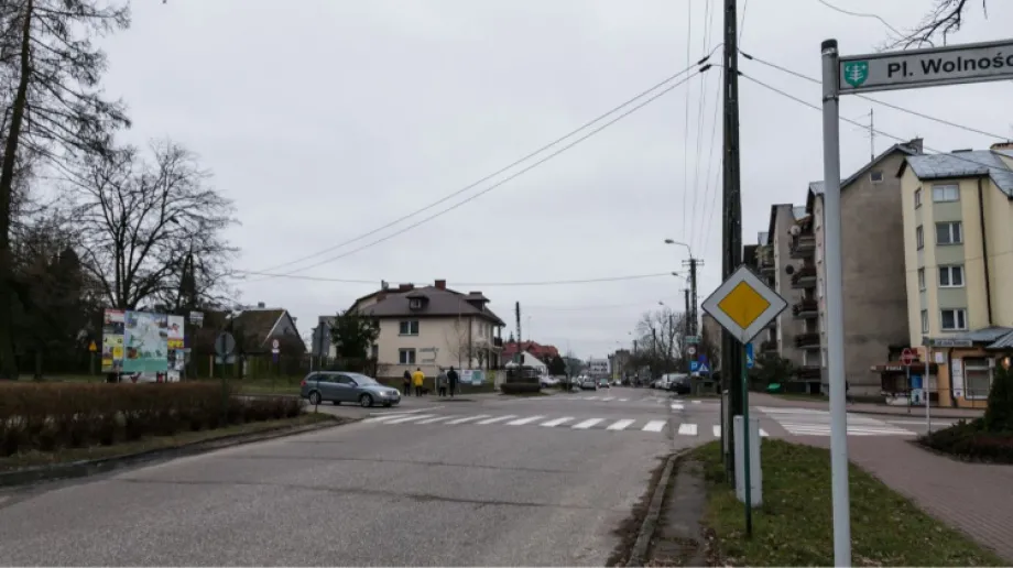 Poniedziałek będzie pochmurny z przejaśnieniami i przelotnymi opadami deszczu. Lokalnie mogą wystąpić burze. Temperatura maksymalna w Ostrowi