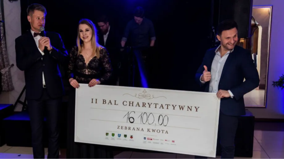 W nowoczesnym obiekcie "U Sarnowskich" odbyła się druga edycja balu charytatywnego. Tym razem pieniądze zbierano dla Miłosza i Szymona. Kontynu