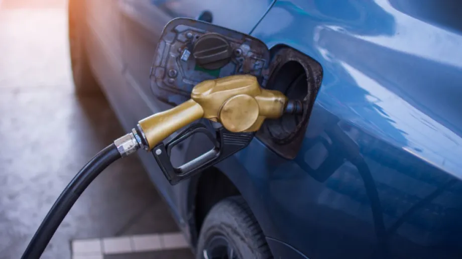 Nie przepłacaj za paliwo. Tankując do pełna, dzięki naszemu zestawieniu, możesz zaoszczędzić nawet kilkanaście złotych. Sprawdź aktualne 