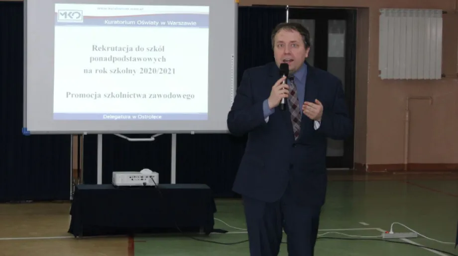 Dyrektorzy szkół i placówek z powiatu ostrowskiego wzięli udział w naradzie w Zespole Szkół imienia Stanisława Staszica w Małkini Górnej.