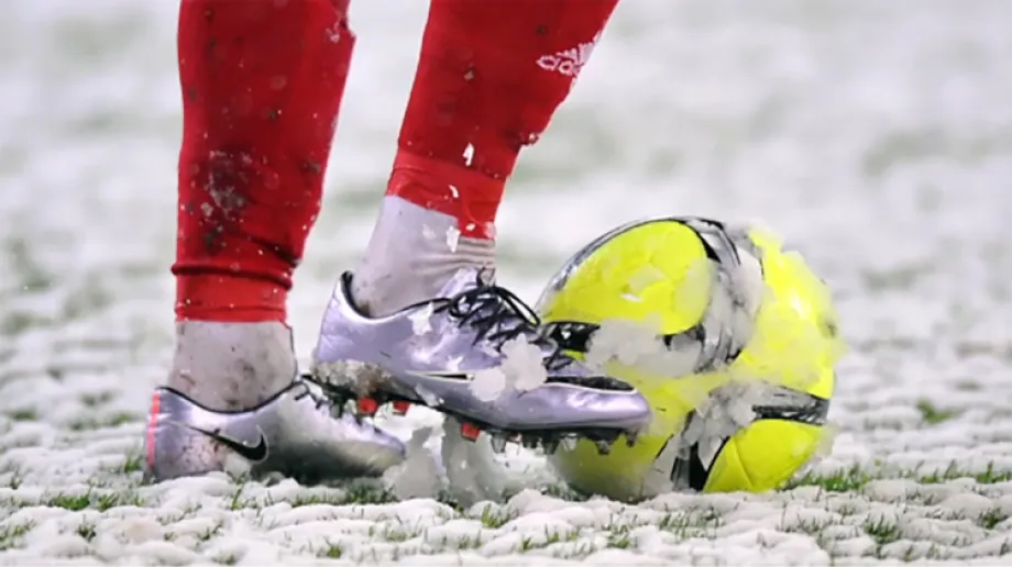 Piłkarskie mistrzostwa Europy zostaną przełożone na zimę? Jak podaje brytyjski dziennik "The Telegraph", UEFA poważnie rozważa rozegranie Eu