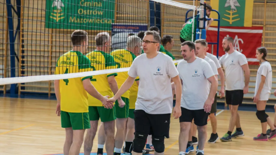 W hali sportowej w Nagoszewie odbył się dziewiąty samorządowy turniej piłki siatkowej. Zwycięzcą turnieju została gmina Ostrów Mazowiecka,