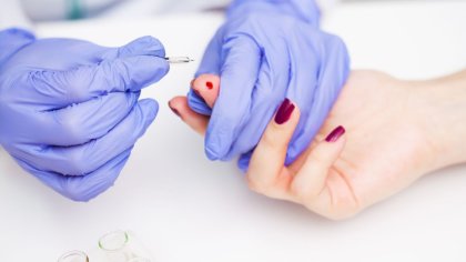 Ostrów Mazowiecka - Nadal przybywa chorych na COVID-19. Resort zdrowia codzienni