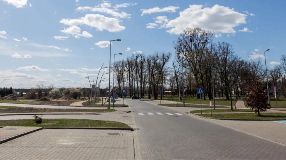 Piątek zapowiada się pogodnie. Termometry w Ostrowi Mazowieckiej pokażą maksymalnie 13 st. C. Powieje umiarkowany wiatr, północno-zachodni.
