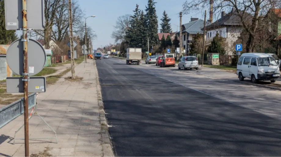 Wiosenna ciepła pogoda sprzyja realizacjom inwestycji na terenie Ostrowi Mazowieckiej. Na ulicy Armii Krajowej wylany został nowy pas ruchu.
[fo