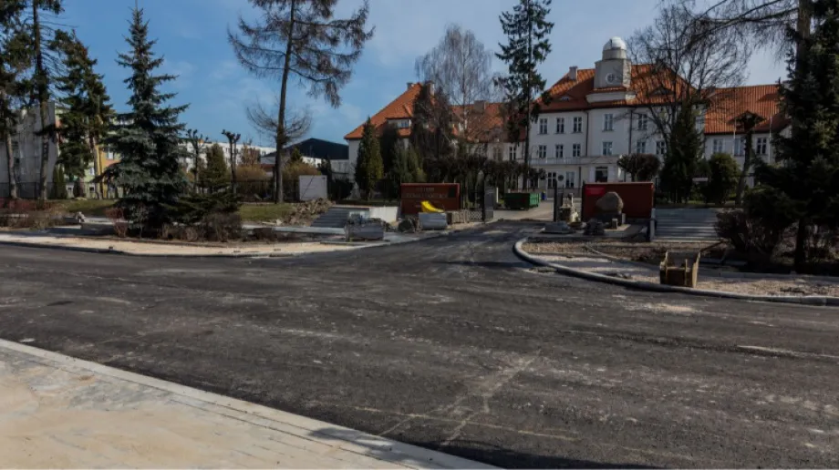 Na ulicy Kościuszki trwają pracę budowlane, które dzięki dobrym warunkom atmosferycznym idą pełną parą. Na drodze pojawiła się pierwsza 