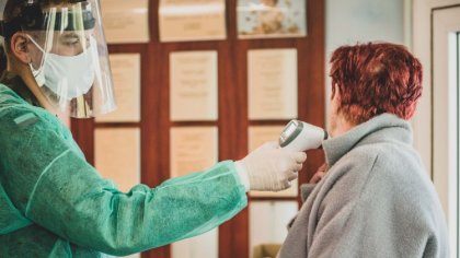 Ostrów Mazowiecka - Od pomiaru temperatury pacjentów i personelu, poprzez selekc