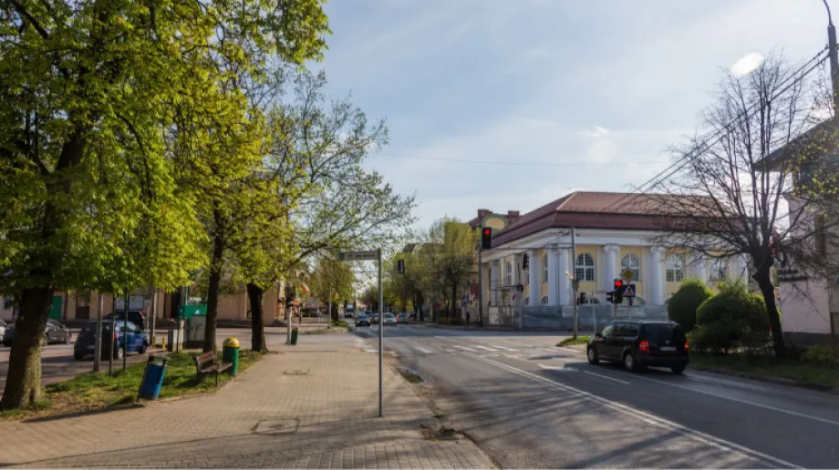 W poniedziałek w naszym regionie będzie ciepło. Temperatura maksymalna w dzień w Ostrowi Mazowieckiej wyniesie 17 stopni Celsjusza. Wiatr umiar