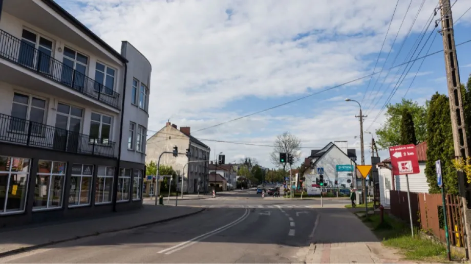 W czwartek będzie ciepło. Temperatura w Ostrowi Mazowieckiej oscylować będzie w granicach 19 stopni Celsjusza. Wiatr umiarkowany, powieje z pó