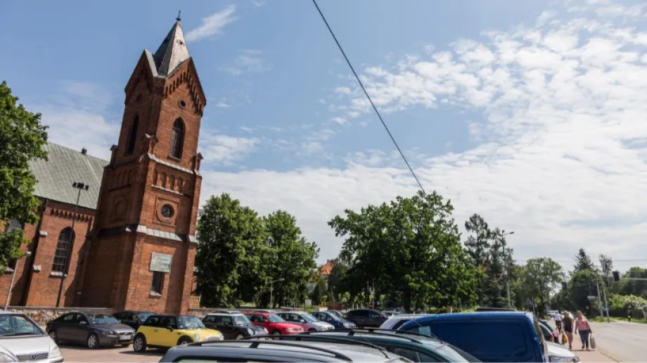 W środę zachmurzenie będzie umiarkowane z przelotnymi opadami deszczu do 20 mm oraz burzami. Na zachodzie i w centrum kraju z opady mogą sięgn