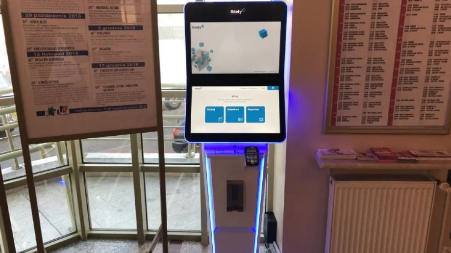 Biletomat w kinie Jantar, Ostrołęka fot. portal Moja Ostrołęka 