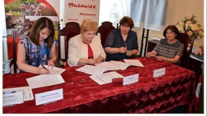 Ostrów Mazowiecka - Przedstawiciele gminy Andrzejewo podpisała umowy o udzieleni
