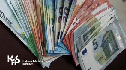 Ostrów Mazowiecka - Osoby, które wwożą lub wywożą środki pieniężne o wartości 10