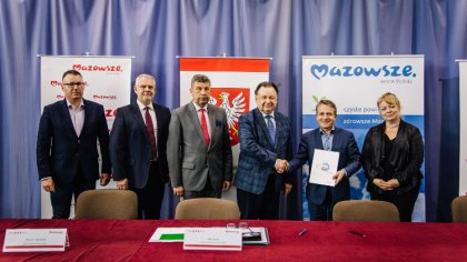 Ostrów Mazowiecka - Burmistrz Jerzy Bauer razem ze skarbnik Miasta Anną Wilczyńs