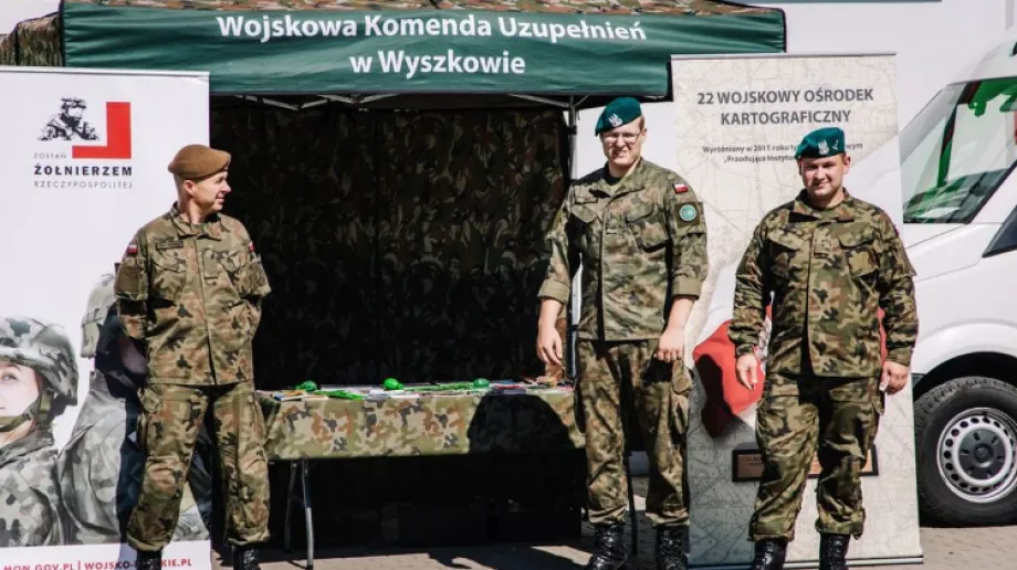 Kampania promocyjna "Zostań Żołnierzem RP" trwa do końca wakacji w mobilnych punktach rekrutacyjnych na terenie całego kraju.
[foto]23982[/fo