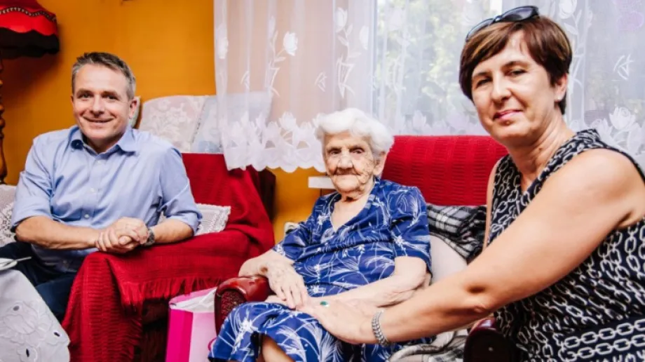 Kilka dni temu, Anna Skrajna obchodziła swoje 100 urodziny. Jak podaje Urząd Miasta w Ostrowi Mazowieckiej "mimo upływu lat, pani Anna cieszy si