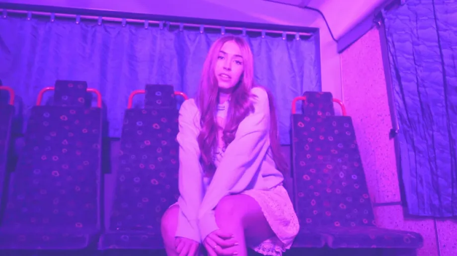 Amelia Andryszczyk wychodzi z kolejnym singlem. Tym razem, artystka za pomocą piosenki opowiada nam o bliskiej relacji która się rozpadła.  