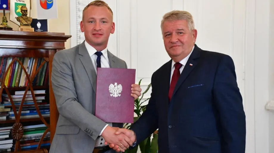 W piątek, 21 sierpnia Wicewojewoda Mazowiecki Sylwester Dąbrowski i Rafał Kruszewski Wójt Gminy Nur podpisali umowę, na mocy której gmina Nur