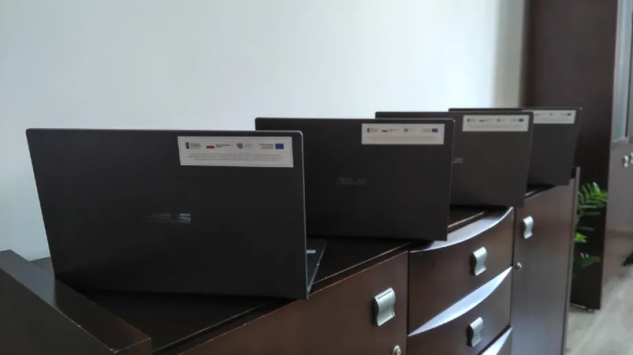 Ostrowski urząd miasta po raz drugi otrzymał dofinansowanie na zakup sprzętu elektronicznego dla szkół na terenie Ostrowi Mazowieckiej.
[foto