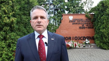 Ostrów Mazowiecka - Na cmentarzu parafialnym, w dniu 1 sierpnia pod Mauzoleum po