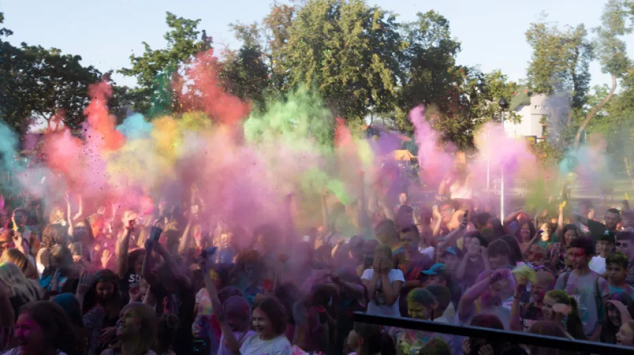 Idealna pogoda, barwni ludzie i kolorowa rzeczywistość - tak w skrócie można podsumować Kolor Fest 2020 w Ostrowi Mazowieckiej, który odbył 