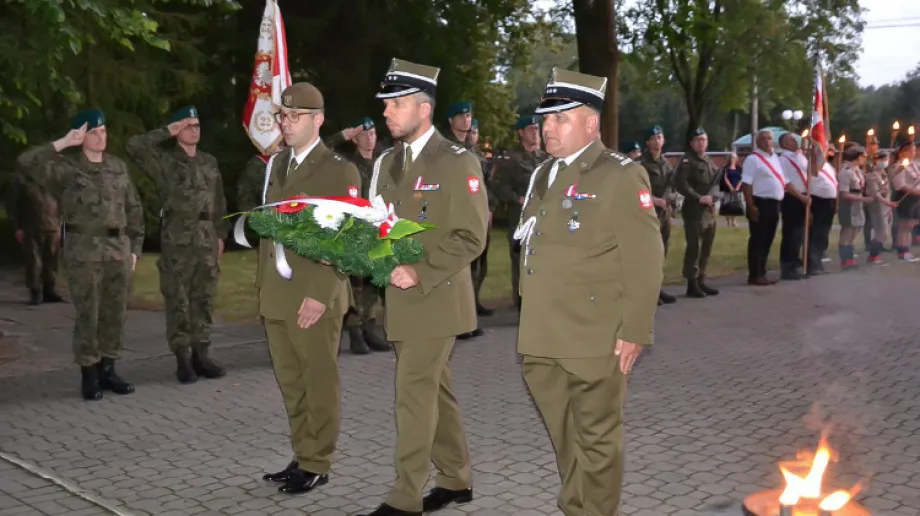 W Garnizonie Ostrów Mazowiecka, 14 sierpnia br., odbyły się uroczyste obchody Święta Wojska Polskiego.
[foto]24239[/foto]
Obchody Święta W