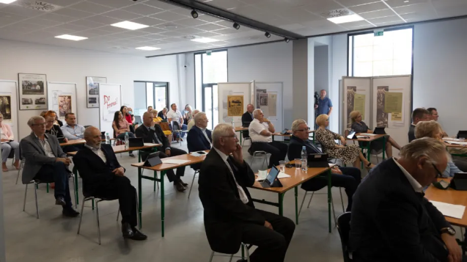 Za nami XIX sesja Rady Miasta Ostrów Mazowiecka, która odbyła się w Starej Elektrowni. Dnia 20 sierpnia o godzinie 10:30 rozpoczęła się nadz