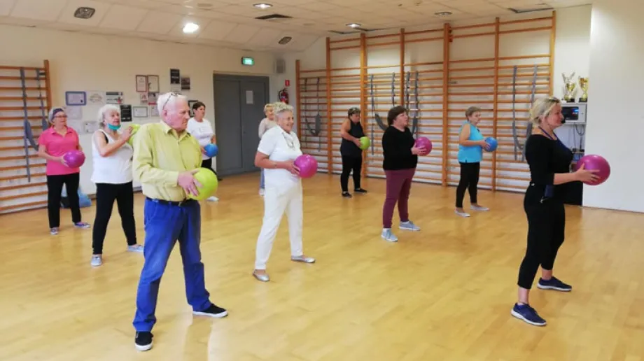 Miejski Ośrodek Pomocy Społecznej zorganizował akcję mającą na celu wsparcie kondycji fizycznej osób starszych. Grupa Senior+ zebrała się 