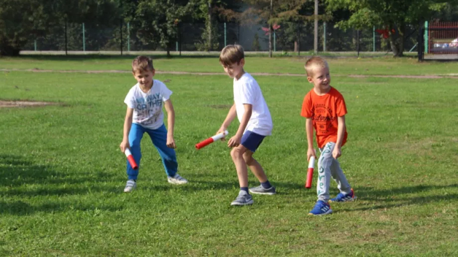 Szkoła w Broku podjęła kolejną próbę w edukacji dzieci w zakresie sportowego stylu życia. Tym razem nauczyciele z placówki zorganizowali sz
