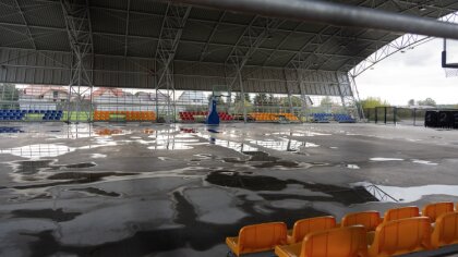 Ostrów Mazowiecka - Sportowy obiekt przy ulicy Warchalskiego stopniowo transform