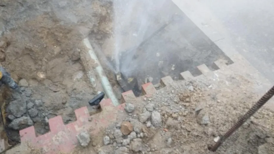 ZEC w Ostrowi Mazowieckiej poinformował o awarii sieci ciepłowniczej i konieczności usunięcia usterki zlokalizowanej w okolicach ostrowskiego m