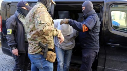 Ostrów Mazowiecka - Funkcjonariusze równocześnie weszli do kilkudziesięciu miejs