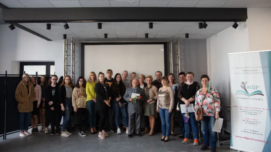 Ostrowska społeczność, dnia 1 października, dzięki Miejskiej Bibliotece Publicznej w Ostrowi Mazowieckiej miała okazję spotkać się z zabyt